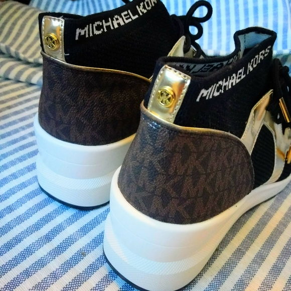 Brand New MK Liv logo mixed-media wedged sneakers size 9.5 womens - Picture 3 of 5